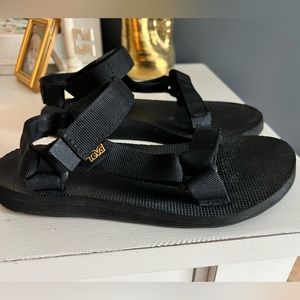 TEVA Universal Sandals. Size 8. Very gently used.